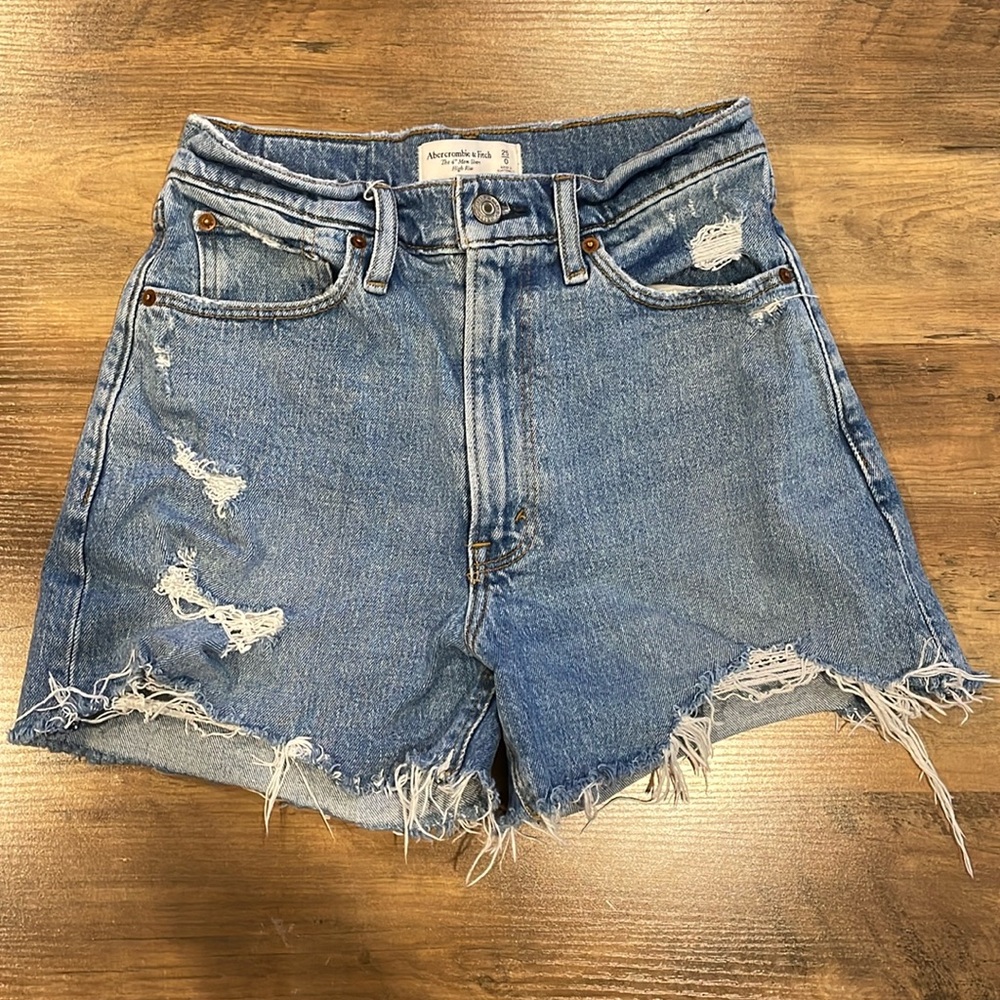 Abercrombie & Fitch Curve Love 4” high rise mom short